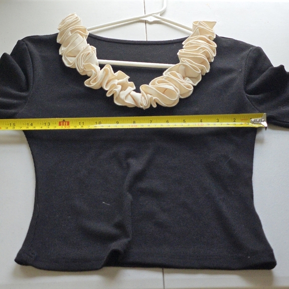 Commense Black and Ivory Ruffle Ribbed Knit Crop Top Small - Picture 3 of 8